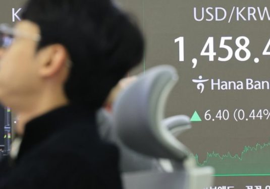 Korean won sinks to historic low